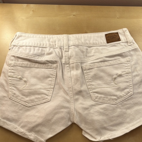 American Eagle White Jean Shorts. Size 4. Perfect condition! Stretchy. - Picture 5 of 6